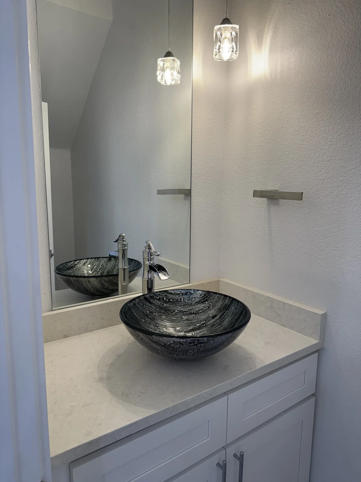 Powder room, 1625 Cleaver Street - August 2025